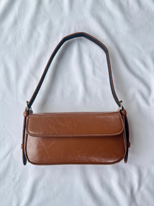 ÇNT-3024 Taba Rugan Suni Deri Kemer Detaylı Kapaklı Omuz Çantası - 1