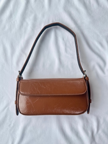 ÇNT-3024 Taba Rugan Suni Deri Kemer Detaylı Kapaklı Omuz Çantası - Cappmoda