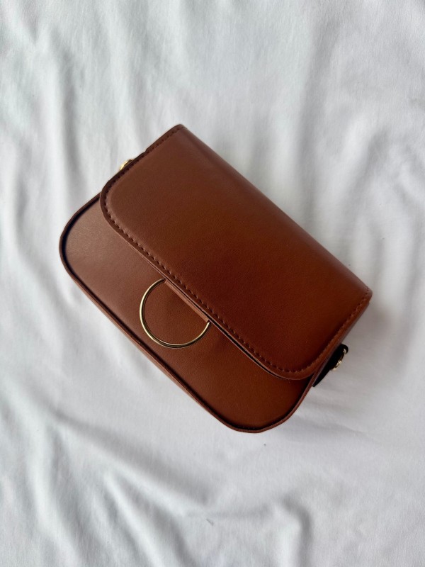 ÇNT-3025 Taba Halka Detaylı Kapaklı Suni Deri Omuz Ve Kol Çantası - 1