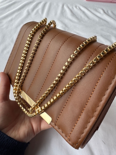 ÇNT-3026 Taba Zincir Askılı Dikiş Detaylı Kapaklı Suni Deri Omuz Ve Kol Çantası - 2