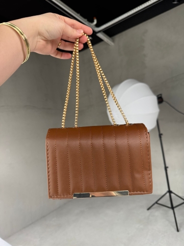 ÇNT-3026 Taba Zincir Askılı Dikiş Detaylı Kapaklı Suni Deri Omuz Ve Kol Çantası - 4