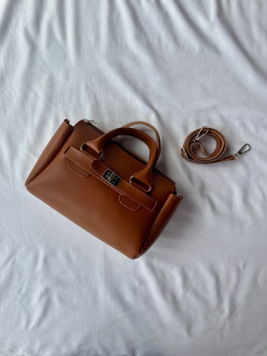 ÇNT-3027 Taba Kilit Detaylı Uzun Askılı Suni Deri Omuz Ve Kol Çantası - 3