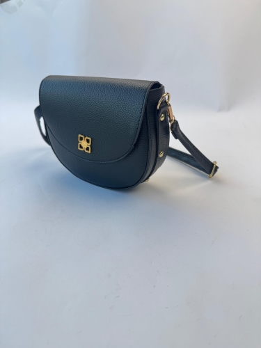 ÇNT-3032 Siyah Gold Zımba Detaylı Kapaklı Omuz Çantası - Cappmoda