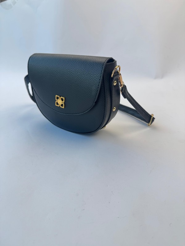 ÇNT-3032 Siyah Gold Zımba Detaylı Kapaklı Omuz Çantası - 1