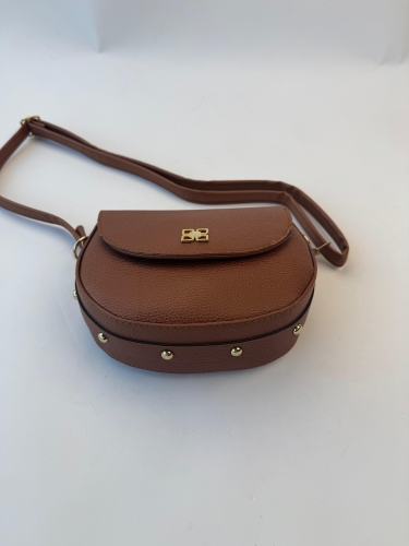 ÇNT-3032 Taba Gold Zımba Detaylı Kapaklı Omuz Çantası (1)