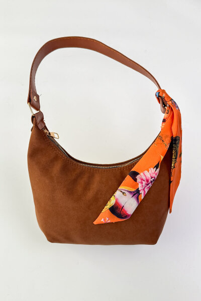 ÇNT-3039 Taba Süet Fular Detaylı Fermuarlı Omuz Çantası