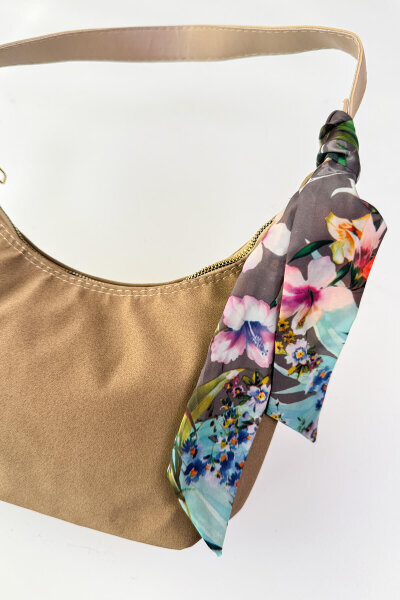 ÇNT-3039 Taş Rengi Süet Fular Detaylı Fermuarlı Omuz Çantası (1)