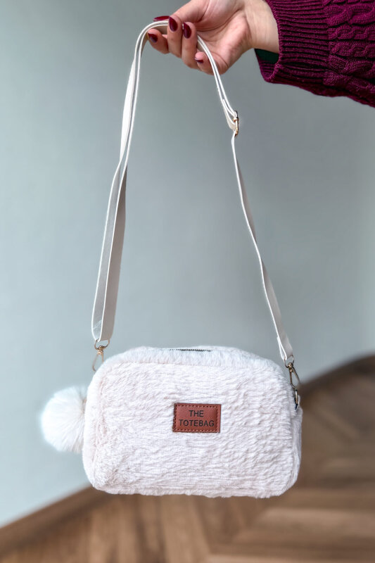 ÇNT-3042 Ekru Peluş Anahtarlık Detaylı Kürklü Omuz Çantası - 1