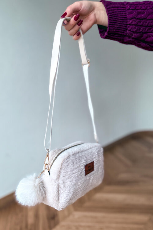 ÇNT-3042 Ekru Peluş Anahtarlık Detaylı Kürklü Omuz Çantası (1)