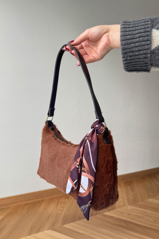 ÇNT-3043 Acı Kahve Fular Detaylı Kürklü Omuz Çantası - 2