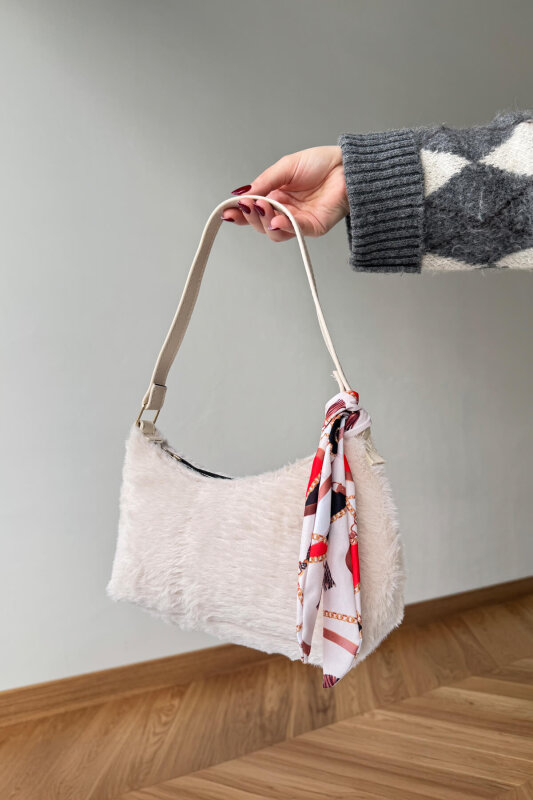 ÇNT-3043 Bej Fular Detaylı Kürklü Omuz Çantası - 2