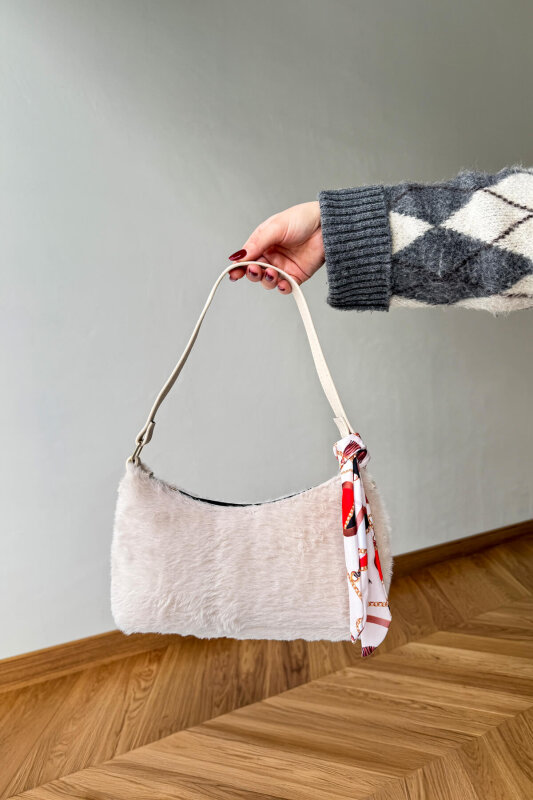 ÇNT-3043 Bej Fular Detaylı Kürklü Omuz Çantası - 1