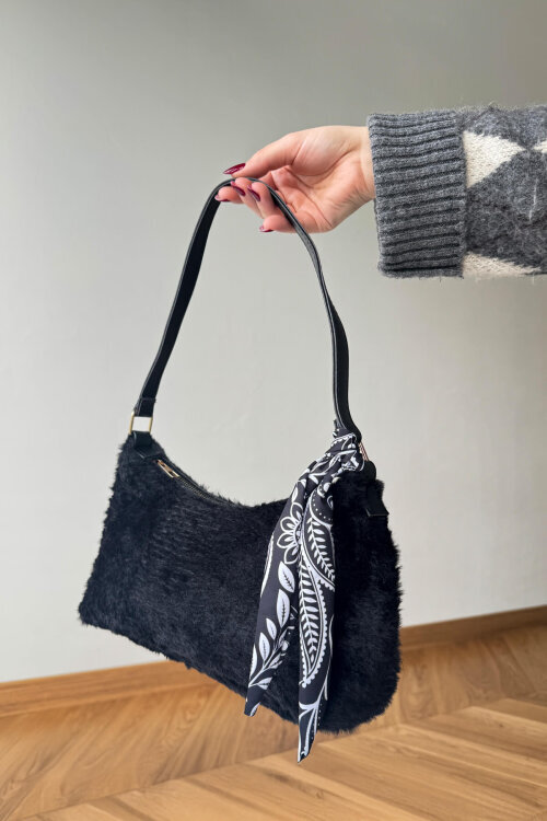 ÇNT-3043 Siyah Fular Detaylı Kürklü Omuz Çantası (1)