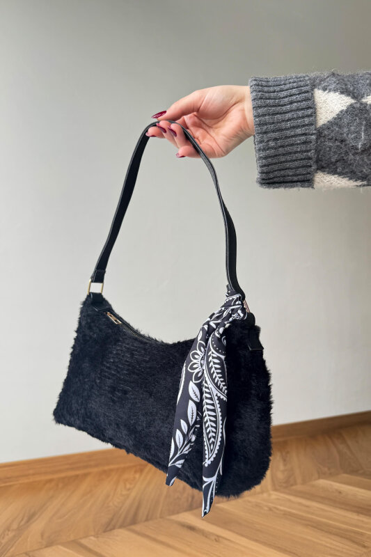 ÇNT-3043 Siyah Fular Detaylı Kürklü Omuz Çantası - 2