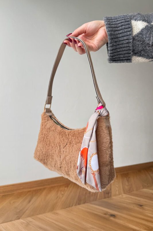 ÇNT-3043 Vizon Fular Detaylı Kürklü Omuz Çantası - 2