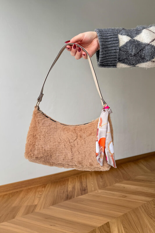 ÇNT-3043 Vizon Fular Detaylı Kürklü Omuz Çantası - 1