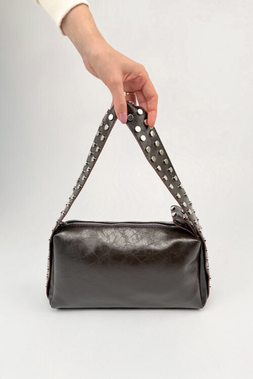 ÇNT-3050 Acı Kahve Suni Deri Gümüş Zımba Detaylı Omuz Çantası