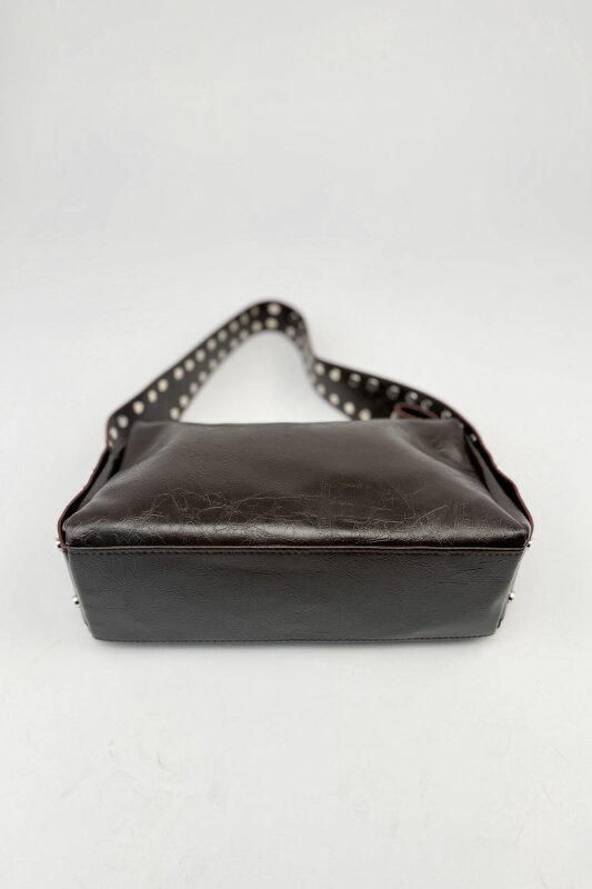 ÇNT-3050 Acı Kahve Suni Deri Gümüş Zımba Detaylı Omuz Çantası - 4