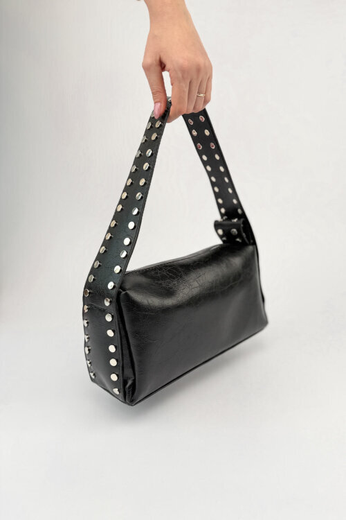 ÇNT-3050 Siyah Suni Deri Gümüş Zımba Detaylı Omuz Çantası (1)