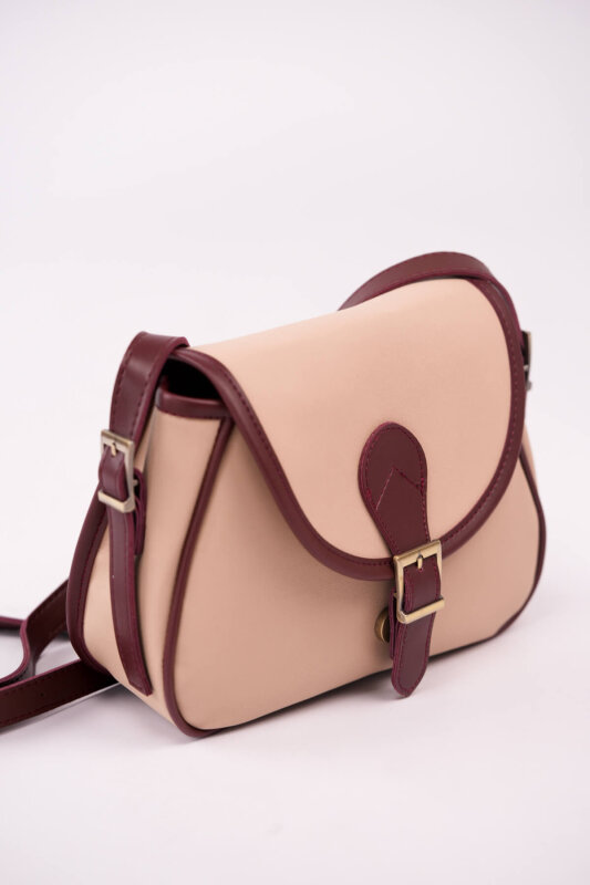 ÇNT-3055 Bej Bordo Kemer Tokalı Kapaklı Omuz Çantası - 2