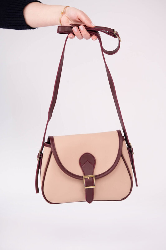 ÇNT-3055 Bej Bordo Kemer Tokalı Kapaklı Omuz Çantası - 3