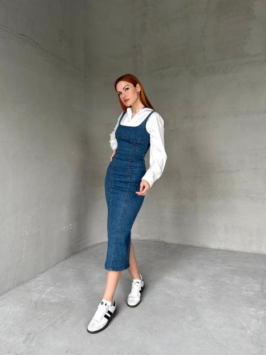 ELB-01742 Açık Mavi Havuz Yaka Denim Kumaş Arka Yırtmaç Detaylı Likralı Midiboy Elbise - 3