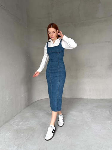 ELB-01742 Açık Mavi Havuz Yaka Denim Kumaş Arka Yırtmaç Detaylı Likralı Midiboy Elbise - 5