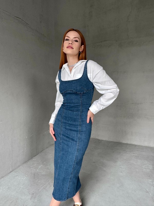 ELB-01742 Açık Mavi Havuz Yaka Denim Kumaş Arka Yırtmaç Detaylı Likralı Midiboy Elbise - 4