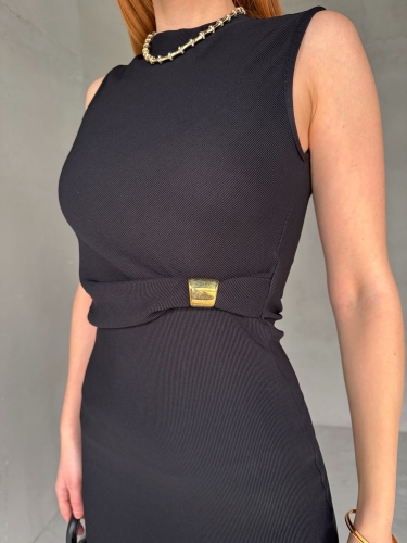 ELB-01743 Siyah Gold Toka Detaylı Sıfır Kol Uzun Kalem Elbise - 2