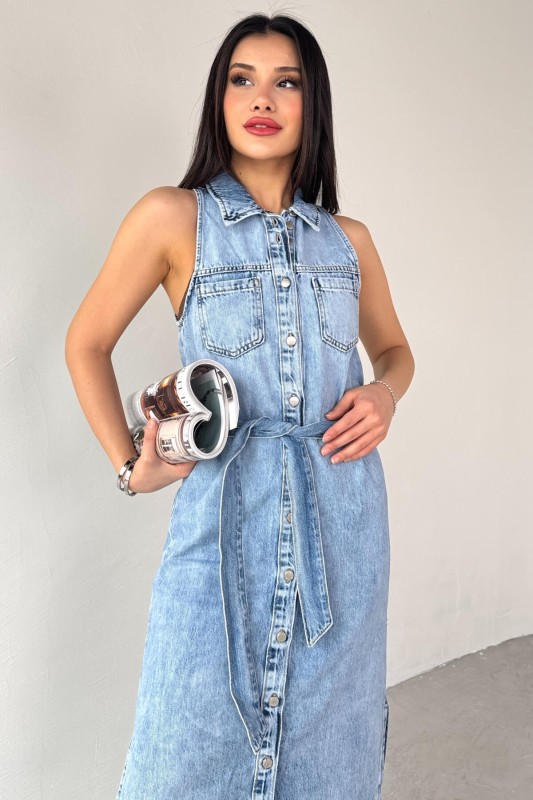 ELB-01759 Mavi Taşlama Kumaş Düğmeli ve Kuşaklı Kot Elbise - 3