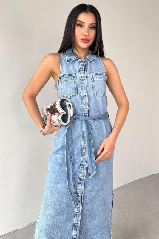 ELB-01759 Mavi Taşlama Kumaş Düğmeli ve Kuşaklı Kot Elbise - 10