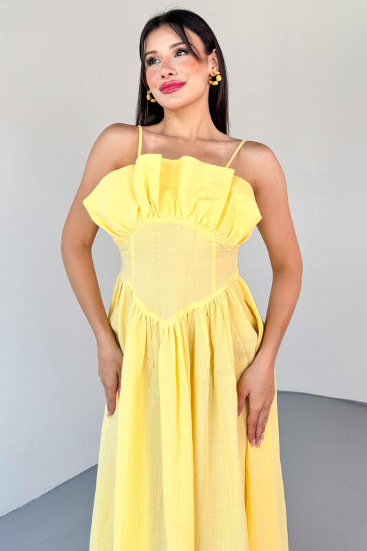 ELB-01807 Sarı Ön Piliseli Büstiyerli Müslin Kumaş Askılı Elbise - 2