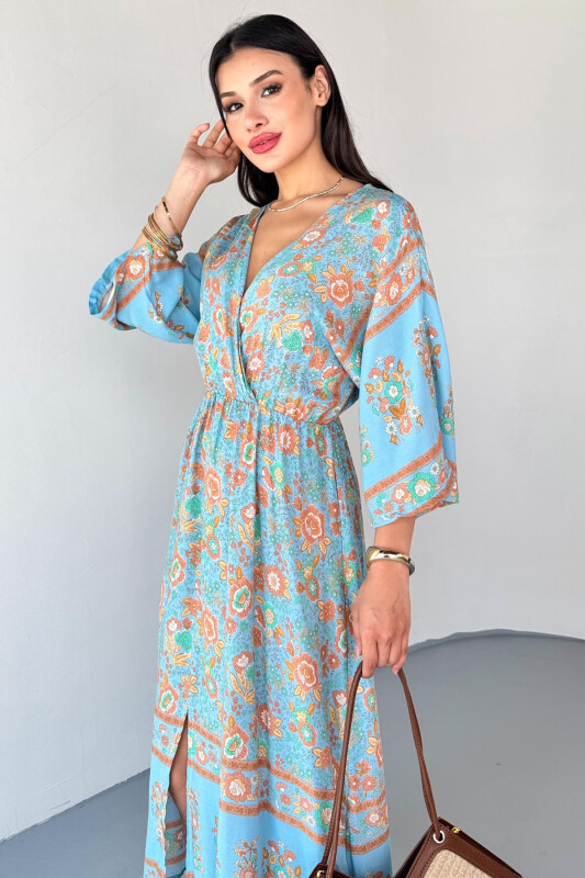 ELB-01813 Mavi Kruvaze Yaka Çiçek Desenli Viskon Uzun Elbise - 3