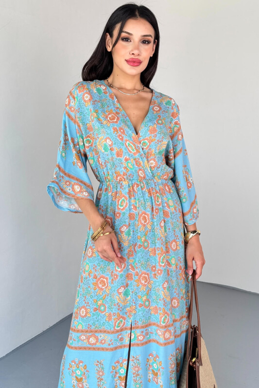 ELB-01813 Mavi Kruvaze Yaka Çiçek Desenli Viskon Uzun Elbise - 4