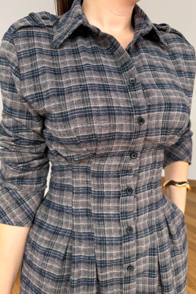 ELB-01836 Kahverengi Ekose Bel Detaylı Elbise - 3