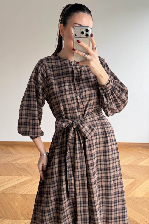 ELB-01839 Kahve-Vizon Kuşaklı Ekose Desenli Gömlek Elbise - 3