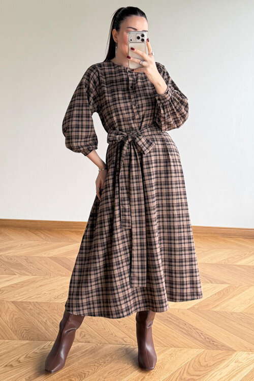 ELB-01839 Kahve-Vizon Kuşaklı Ekose Desenli Gömlek Elbise - 4