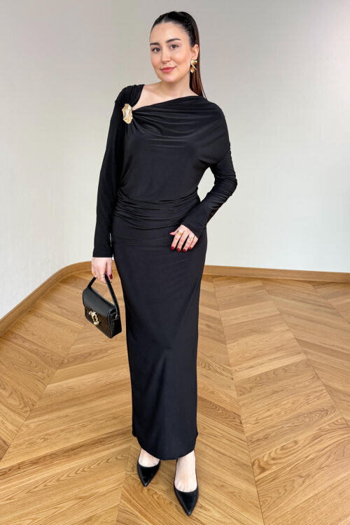 ELB-01842 Siyah Gold Broş Detaylı Drapeli Sandy Elbise 