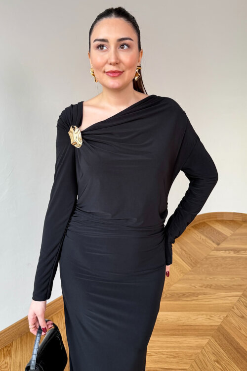 ELB-01842 Siyah Gold Broş Detaylı Drapeli Sandy Elbise - 2