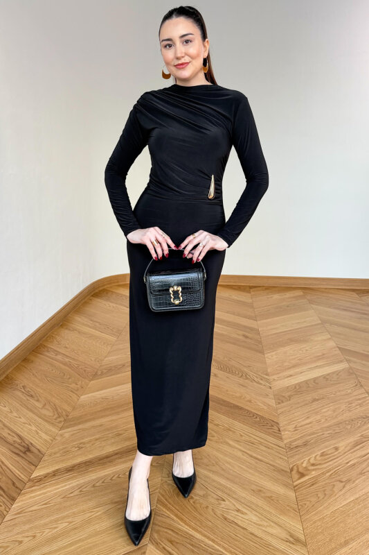 ELB-01843 Siyah Bel Büzgülü Gold Broş Detaylı Sandy Elbise - 1