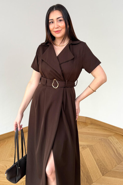 ELB-01846 Kahverengi Kruvaze Yaka Piliseli Krep Elbise (1)