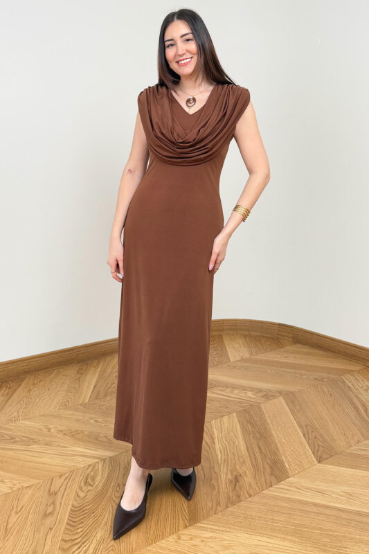 ELB-4542 Kahverengi Degaje Yaka Kolyeli Sandy Uzun Elbise - 5