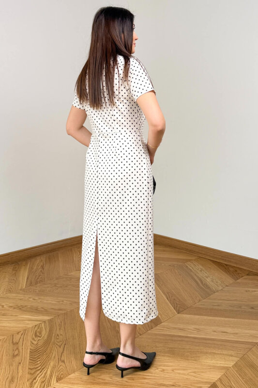 ELB-4575 Beyaz Kare Yaka Bağcıklı Puantiyeli Atlas Elbise - 4