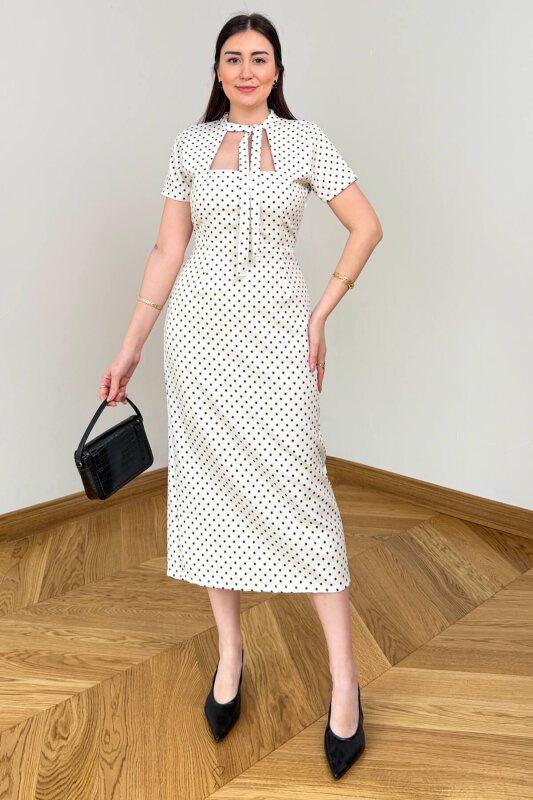 ELB-4575 Beyaz Kare Yaka Bağcıklı Puantiyeli Atlas Elbise - 5