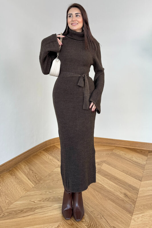 ELB-5199 Acı Kahve Kuşaklı Balıkçı Yaka Pelerin Kollu Uzun Triko Elbise  - 3