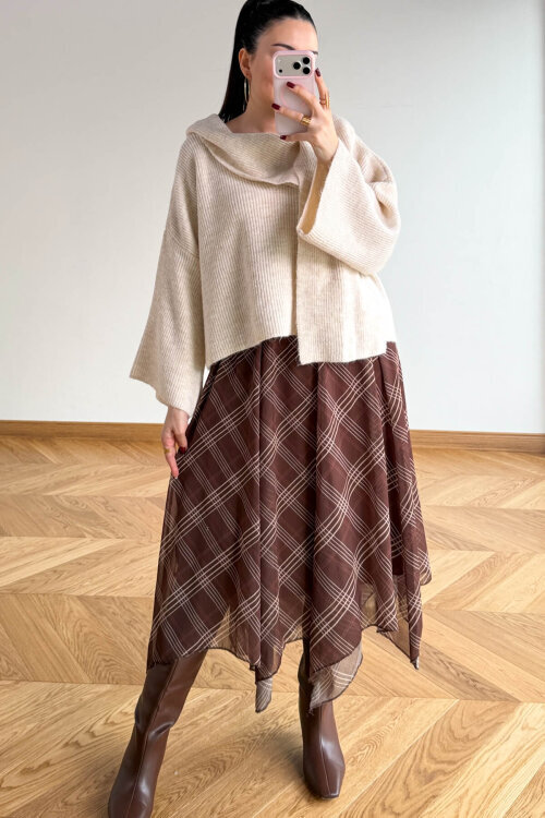 ETK-1378 Kahverengi Asimetrik Kesim Çizgili Desenli Astarlı Etek - 3