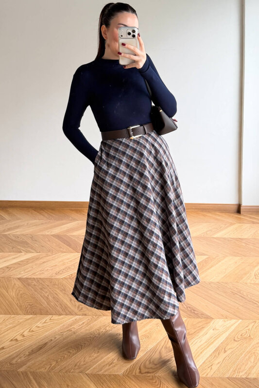 ETK-254086 Kahverengi Ekose Yandan Fermuarlı Maksi Etek - 4