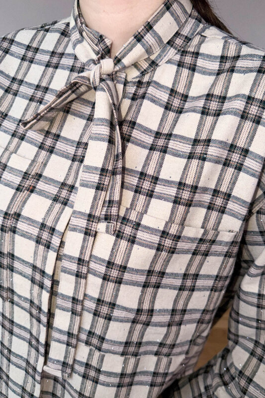 GML-2180 Krem-Siyah Ekose Taş Detaylı Fularlı Hakim Yaka Gömlek - 4