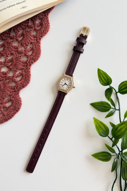 Golden Bordo Taşlı Kadran Deri Dokulu Kordon Kadın Kol Saati