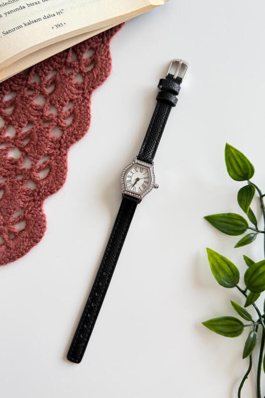 Golden Siyah Taşlı Kadran Deri Dokulu Kordon Kadın Kol Saati - 1